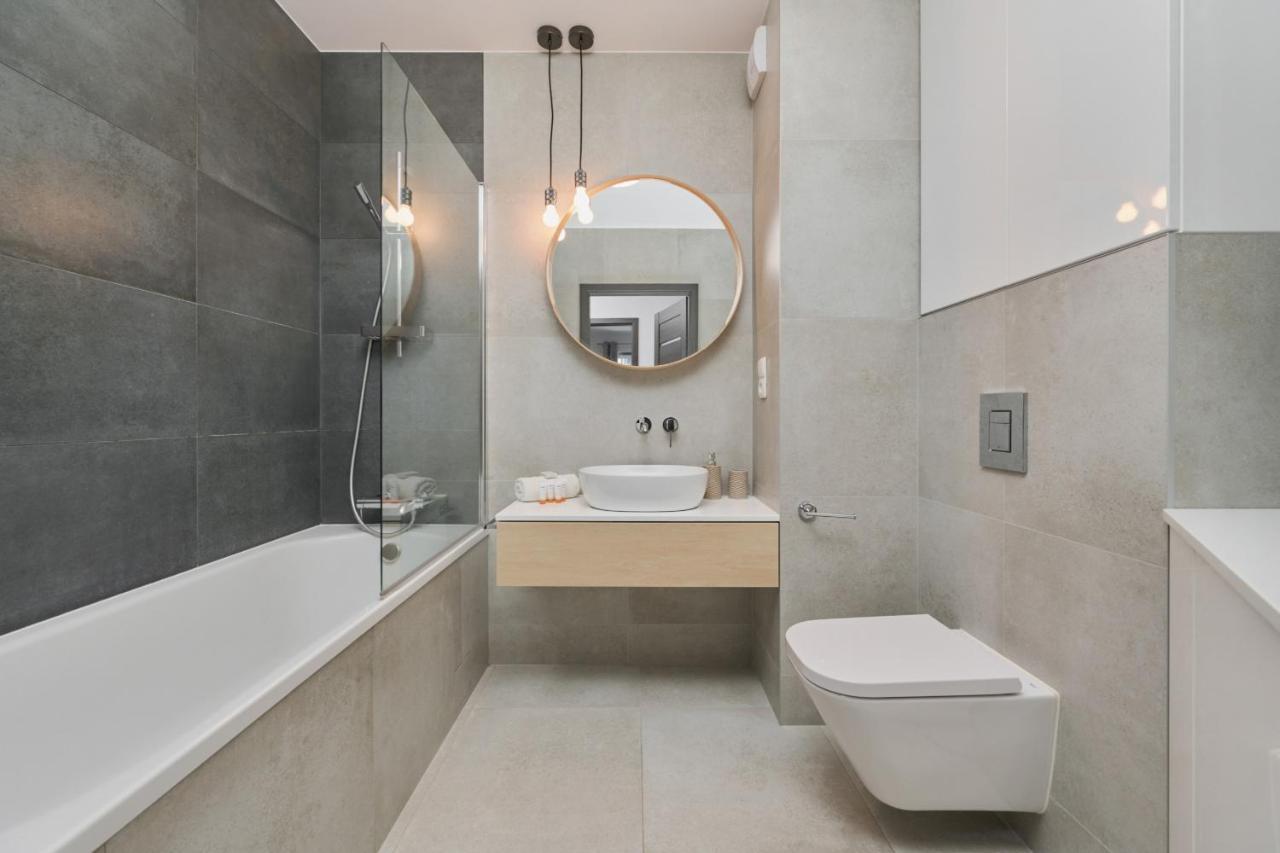 Spacious Apartment With Balcony Near The Slavic Hill Wroclaw By Renters Prestige Exteriör bild