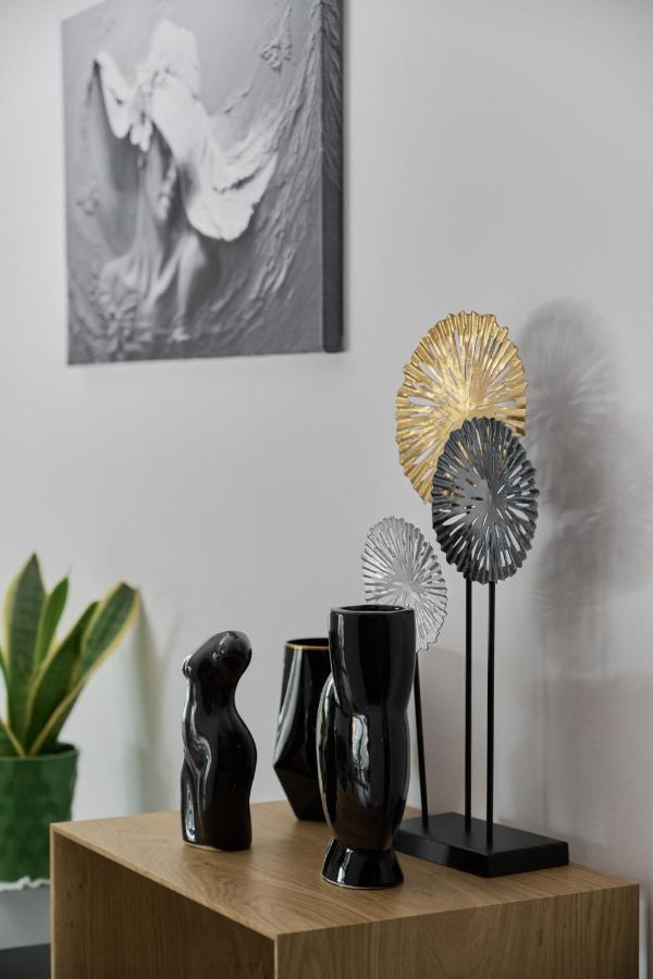 Spacious Apartment With Balcony Near The Slavic Hill Wroclaw By Renters Prestige Exteriör bild