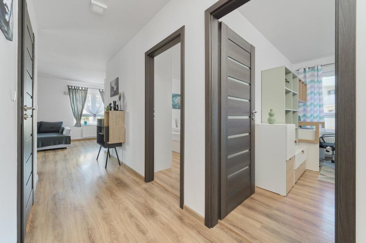 Spacious Apartment With Balcony Near The Slavic Hill Wroclaw By Renters Prestige Exteriör bild