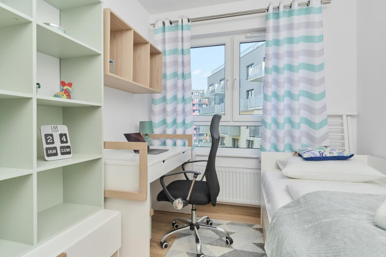 Spacious Apartment With Balcony Near The Slavic Hill Wroclaw By Renters Prestige Exteriör bild